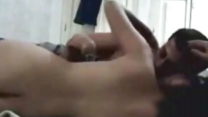 पर घूंघट गोरा caresses प्रेमिका की किटी फिल्म सेक्सी वीडियो में