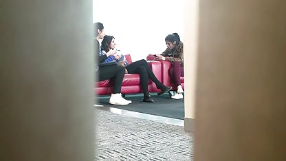 सुंदर काले बाल वाली मैस्टर्बेटिंग के साथ उसके उंगलियों और सेक्सी फिल्म बिल्कुल सेक्सी phallus