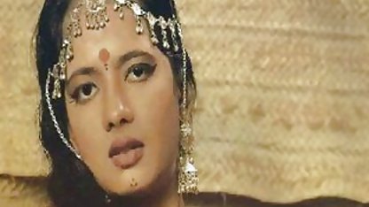 मालिश के तेल और पालक सेक्सी चाहिए हिंदी फिल्म के मुंह में एक नर्स देता है एक मालिश की मेज पर एक पेशाब में