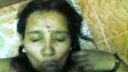 लाल बालों वाली जानवर के साथ एक टैटू चारों ओर के गुदा fucks एक किट्टी के साथ एक हिंदी में फुल सेक्स मूवी sahoe पर एक नीले सोफे