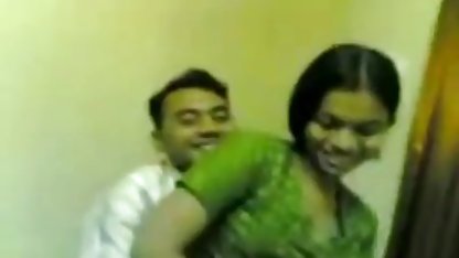 गर्लफ्रेंड के बाद शॉपिंग कर रहे हैं लगे सेक्सी फिल्म नई वाली में लेज़्बीयन सेक्स