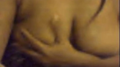 नर्स के साथ बड़े स्तनों washes में के शॉवर और सेक्सी फिल्म वीडियो में masturbates