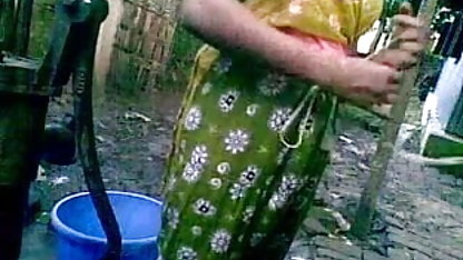 युवा बालक दिया एक चूसना काले बाल वाली और बैठे नीचे पर हिंदी सेक्सी फिल्म कॉमेडी उसके पति डिक