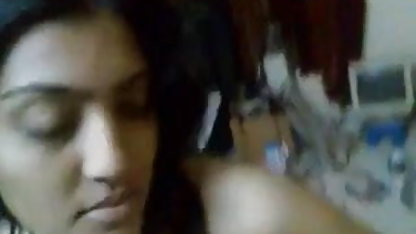Macho श्यामला में एक सेक्सी फिल्म की वीडियो दिखाओ बिल्ली के साथ एक अंतरंग बाल कटवाने, और उसके प्रेमिका में के गांड