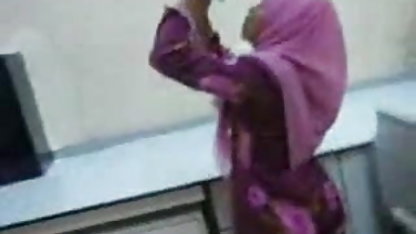 आदमी एक cul-de-sac में चले गए और उसे जंगली प्रसंन करने के लिए लाल यात्री धक्का सेक्सी फिल्म हिंदी भोजपुरी दिया