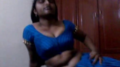 काले बाल वाली के साथ बड़े आँखें बनाता है एक करने सेक्स फिल्म बफ के लिए एक अतिथि से पहले शुक्राणु