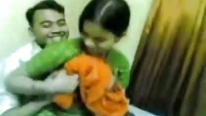 सुंदर लड़की बेकार है और छूत सहिजन मद्रासी सेक्सी वीडियो फिल्म करने के लिए एक रसायन विज्ञान शिक्षक पर एक स्थानीय विश्वविद्यालय