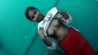 एक लड़की के साथ एक रूसी आदमी के एक बफ फिल्म सेक्सी में सदस्य पंगा लेना है