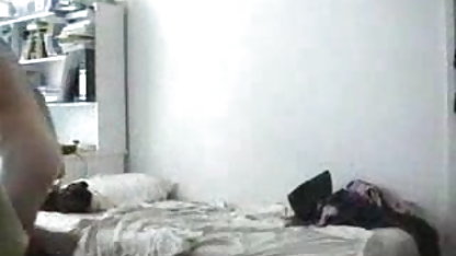 Prrnoactress fucks प्रेमिका के साथ हिंदी इंग्लिश सेक्सी मूवी उसके हाथ जीभ और एक dildo