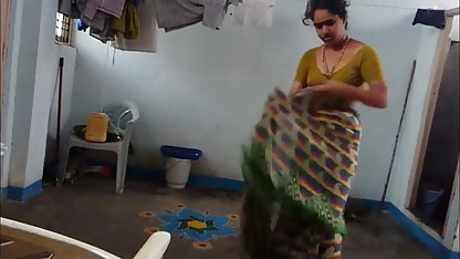 स्लिम सुनहरे बालों वाली masturbates में सामने के वेब कैमरा हिंदी भोजपुरी फिल्म सेक्सी