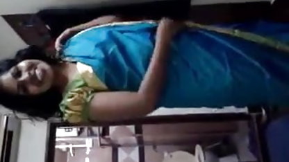 कपड़े ब्लू फिल्म सेक्सी नया में एक गर्म स्नान में चढ़ गए