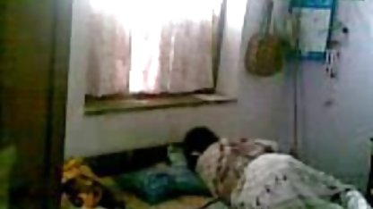 काले बाल वाली में फीता शरीर masturbates बीपी सेक्स फिल्म पर बिस्तर के साथ गुलाब