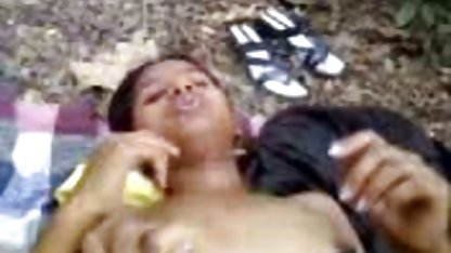 युवा सुनहरे बालों वाली masturbates करने के लिए के पायलट के साथ अलग सेक्सी फिल्म देखने में सेक्स खिलौने और हाथ
