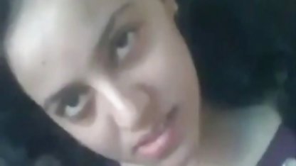 स्लिम काले बाल वाली masturbates में सामने के कैम हिन्दी फिल्म सेकसी सेक्स खिलौने