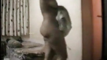 लंपट सेक्सी फिल्म देखने के लिए वीडियो बेब masturbates बड़े dildo